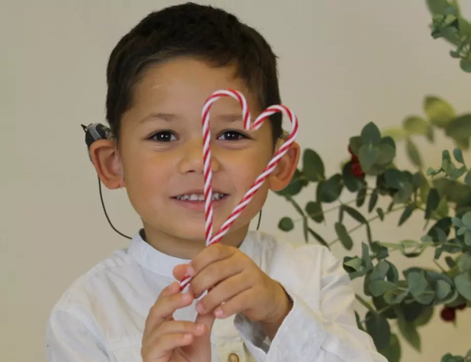 Коледата в Златоград е благотворителна за малкия Александър, за да чува света