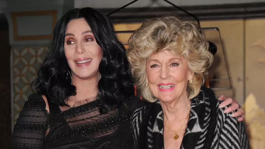 Почина майката на Шер