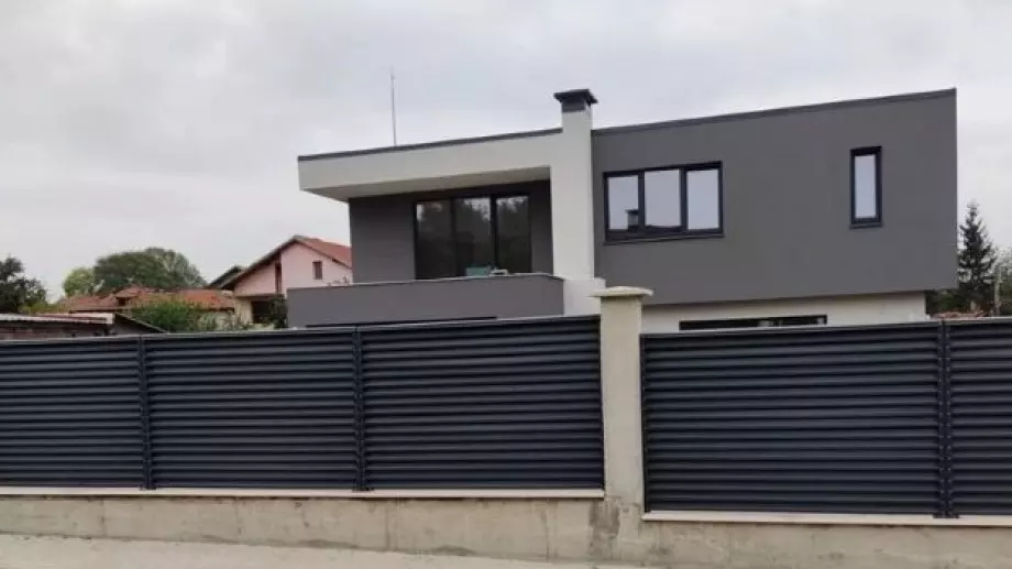 4 причини да инвестирате в качествени огради тип щора