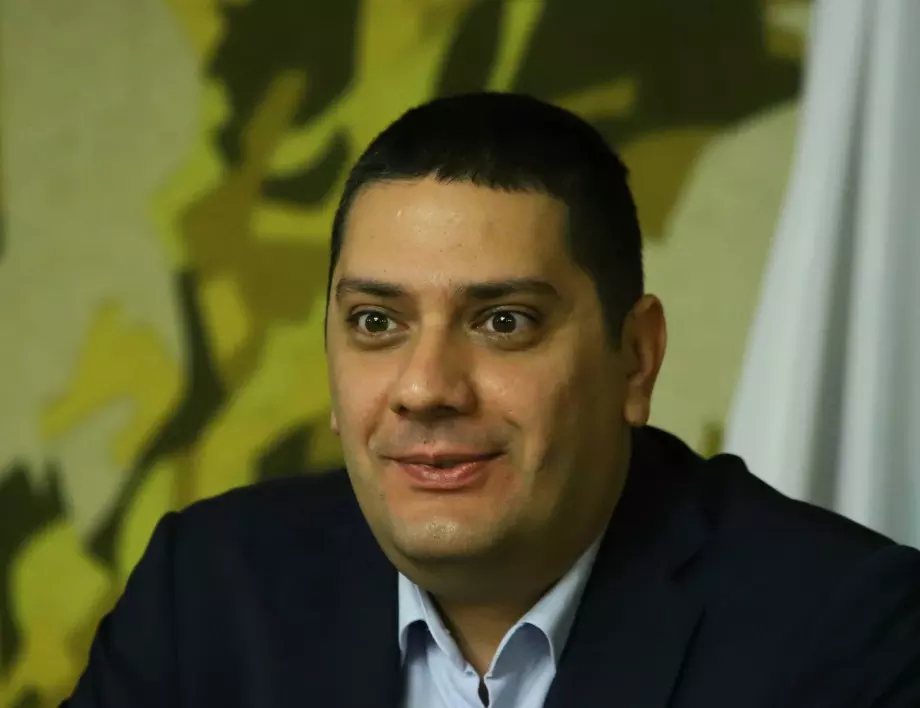 Христо Гаджев: Няма да се връща наборната служба, нито да се обучават българи за войната в Украйна