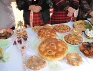 Богато разнообразие от ястия и занаяти представиха на Коледна трапеза в Димитровград (СНИМКИ)