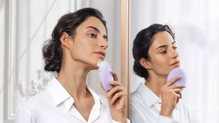 Почистване, лифтинг и масаж в един уред. Възможно ли е?