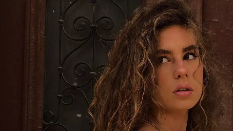 Щерката на президента Румен Радев се разголи (СНИМКИ)