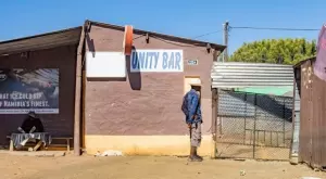 Виц на деня: Българин влиза в кръчма в Африка 