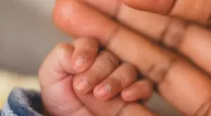 Медицинско чудо: 70-годишна жена от Уганда роди близнаци (ВИДЕО)