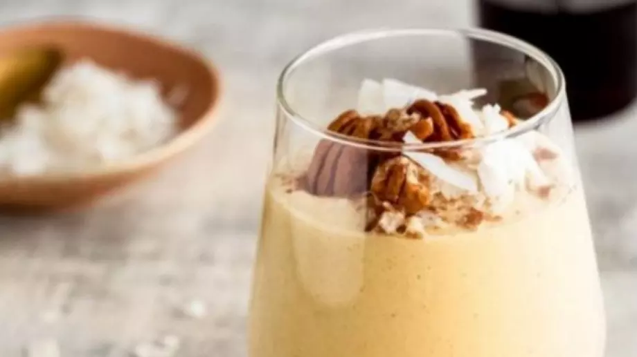 Тиквен крем с банан и ягоди