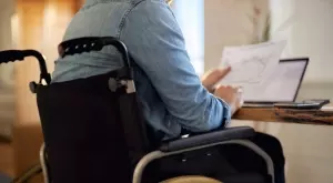 Няма да спират инвалидни пенсии и помощи при изтекъл ТЕЛК