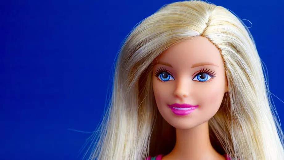 Пуснаха кукла Барби, посветена на кралица Камила (СНИМКА)
