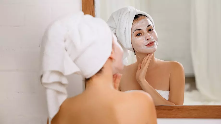 3 страхотни натурални маски, с които ще премахнете тъмните петна по лицето си