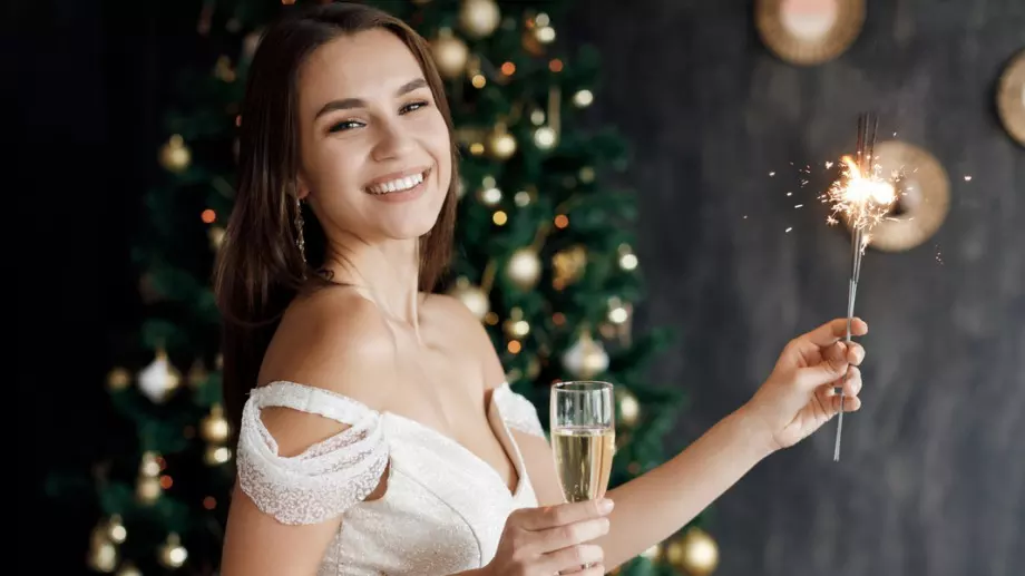 TikTok хитове: Празнични гримове, които да пробвате през сезон 2023 (ВИДЕО)