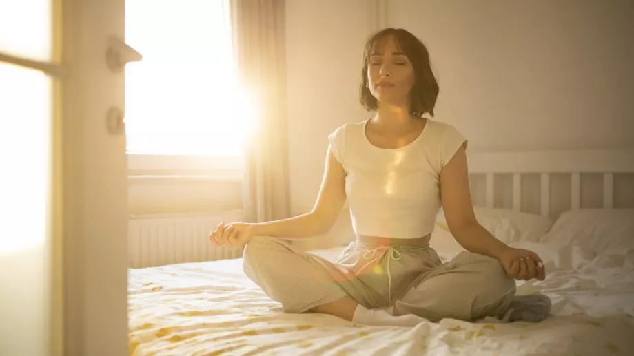 За 1 минута: Лесно упражнение, с което да се освободите от стреса в ума и тялото