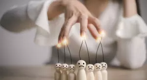 5 признака, че някой ви манипулира