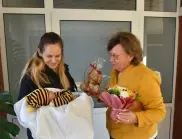 С подаръци кметът на Ловеч посети майките на бебетата, родени на Нова година