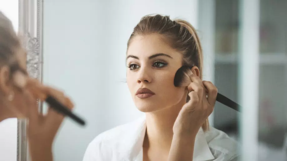 Гримът и кожата: Как да избираме продукти, които да не ни вредят