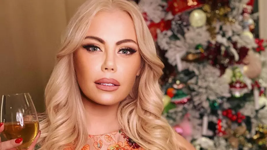 Камелия навърши 52 - изглежда прекрасно! (СНИМКИ)