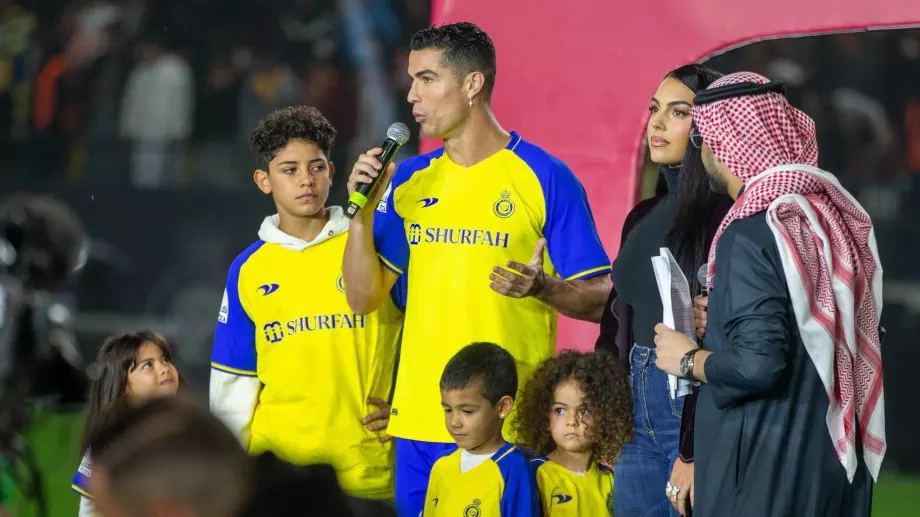 Разрешиха на Роналдо да живее с Джорджина в Саудитска Арабия 