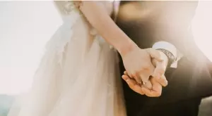 Наистина любов: Футболист се ожени за болна от рак манекенка (СНИМКИ)