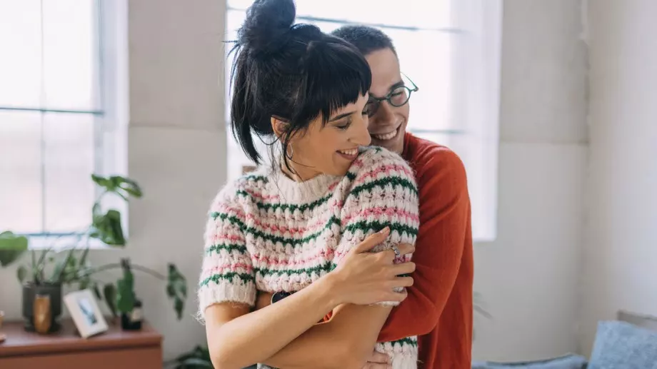 Има Любов, която идва, за да остане едновременно и в миналото, и в бъдещето