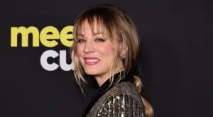 Бременната Кейли Куоко показа голото си коремче (СНИМКИ)