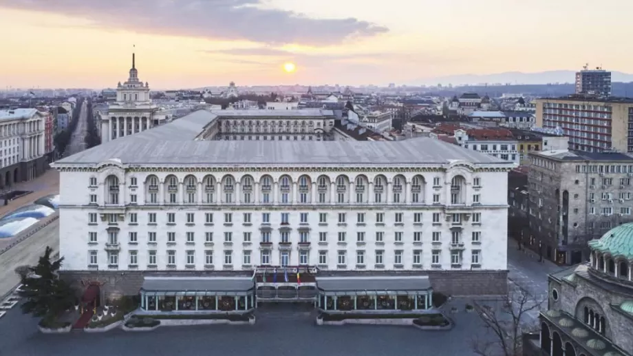 Бившият хотел "Шератон" в София ще има ново име, затваря за ремонт