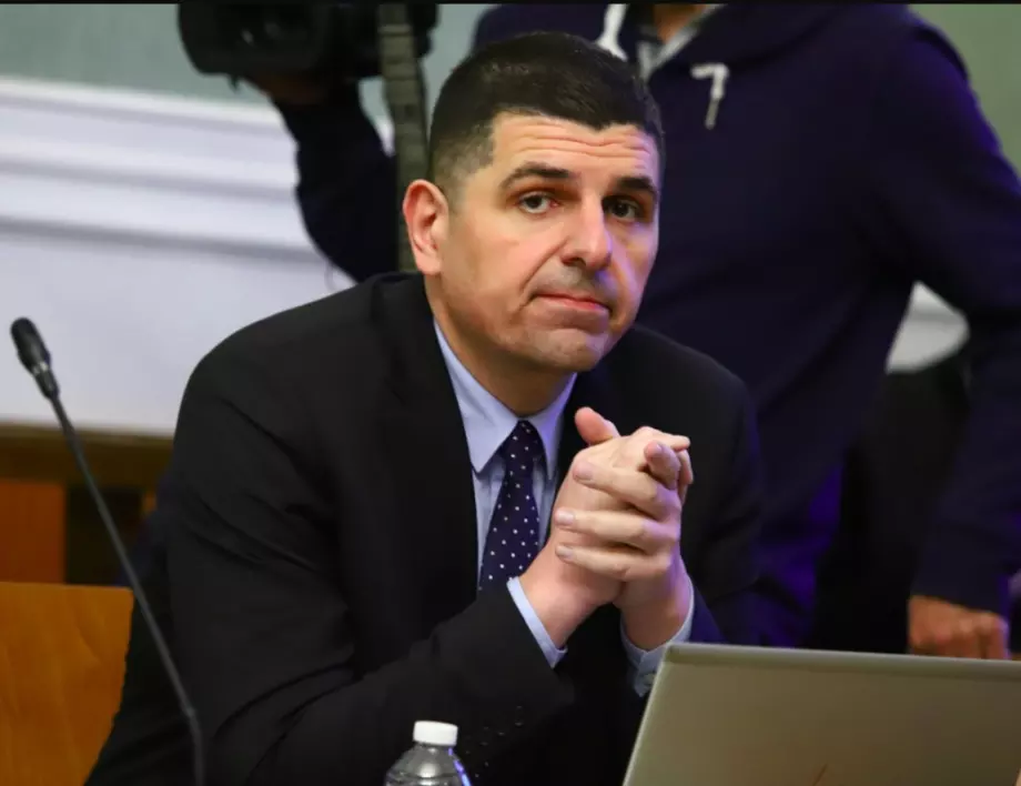 КЗК отговори на критиките на Мирчев: Краткият му опит като депутат ...