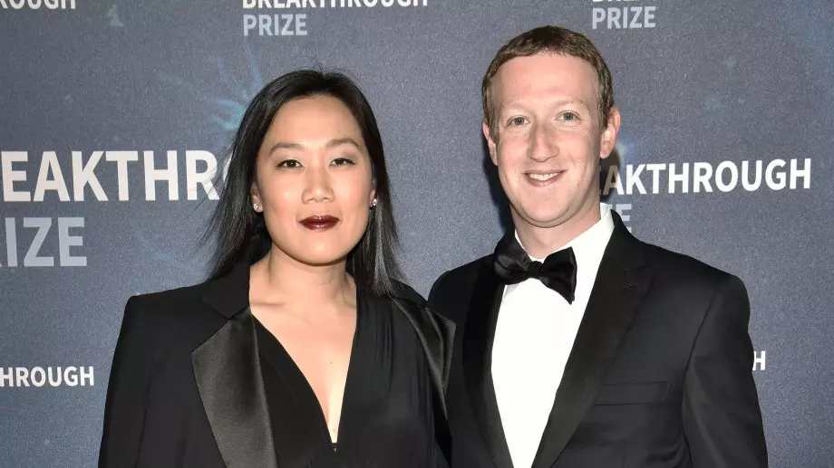 Марк Зукърбърг ще става татко за трети път (СНИМКИ)