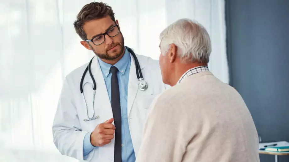 Виц на деня: Лекар говори със стар дядо