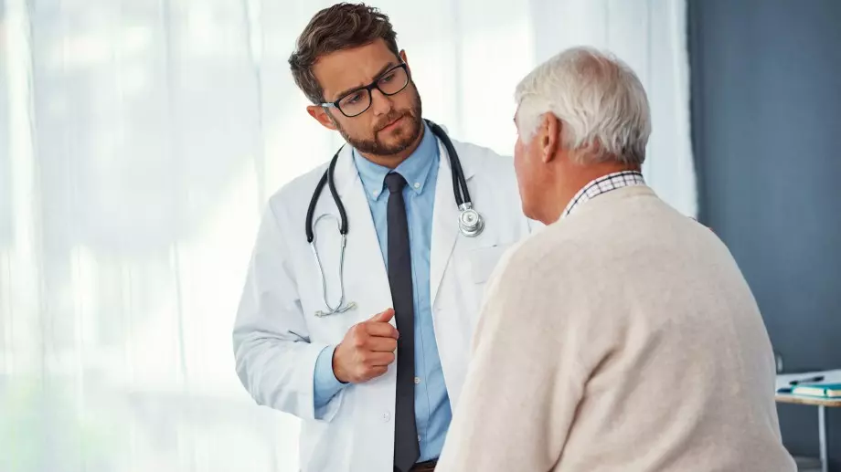 Виц на деня: Докторе, боли ме десния крак