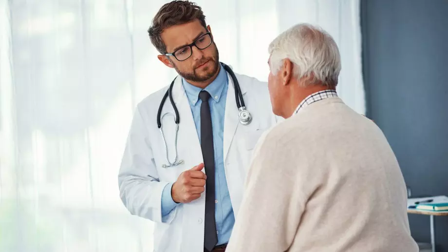 Виц на деня: Докторе, боли ме