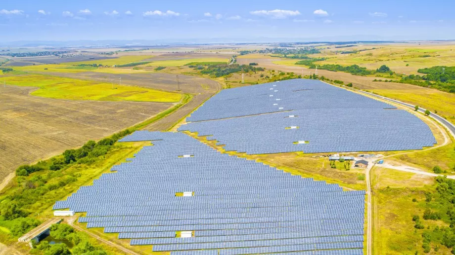 Производители на соларна енергия: Таванът на приходите ще задълбочи енергийната криза