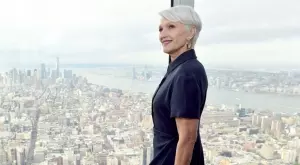 Мей Мъск позира в рокля на български бранд (СНИМКА)