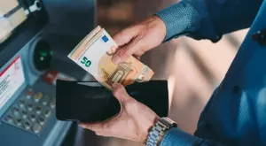 Увеличават заплатите на 2,5 млн. служители в публичния сектор в Германия