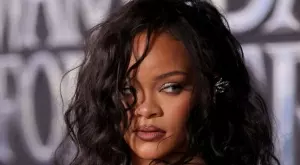 Риана пусна нова колекция, вдъхновена от Супербоул (СНИМКИ)