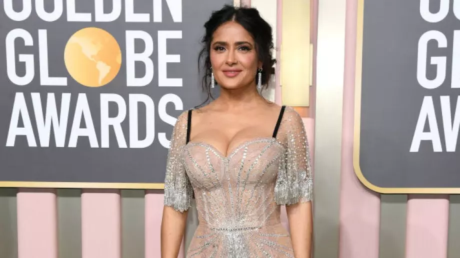 Салма Хайек обяви, че няма да спре с разголените СНИМКИ