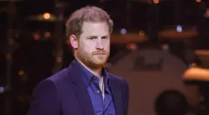 Принц Хари ще присъства на коронацията на баща си, но без Меган