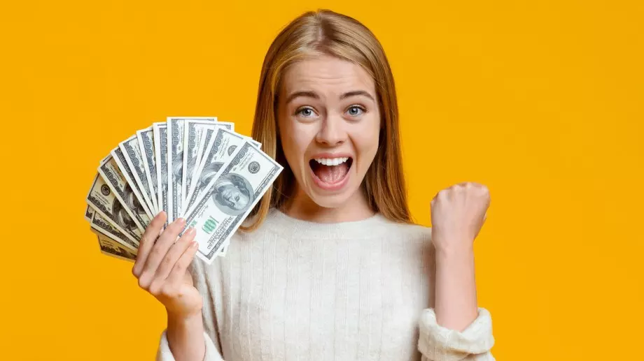 Тези зодии ще спечелят много пари до края на януари 2023