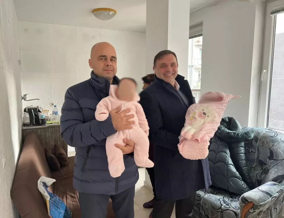Едно от семействата с разменени бебета подаде иск в съда