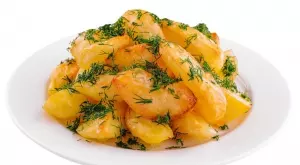 Всяка домакиня я има в кухнята си: Тайната съставка за идеално хрупкавите картофки