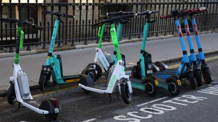 Един от най-големите градове в Европа забранява електрическите тротинетки под наем