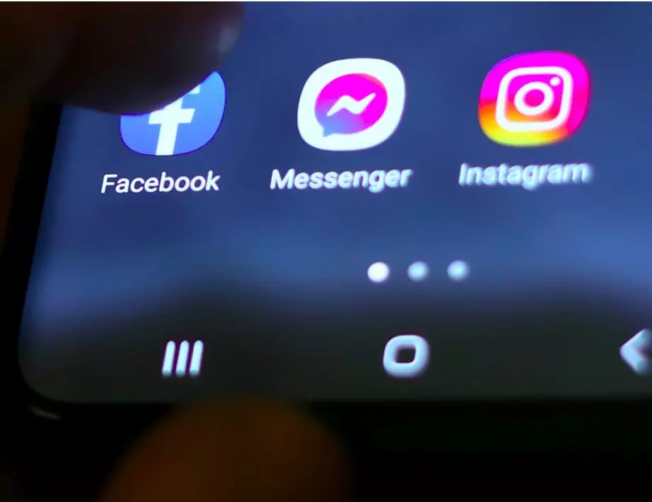 Бивш служител на Meta алармира: Facebook точи батерията ви умишлено