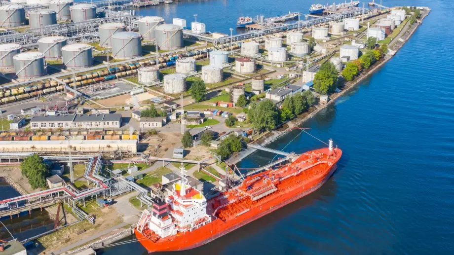 Индия се превърна в най-големия купувач на руски петрол