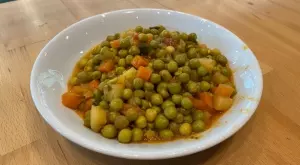 Много вкусна постна яхния с грах