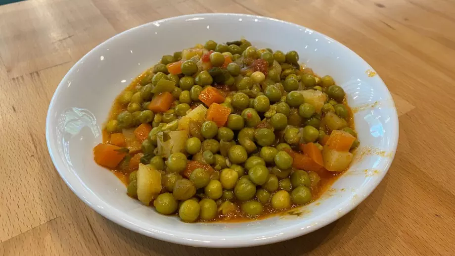 Много вкусна постна яхния с грах