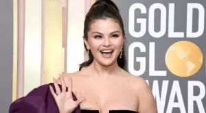 Селена Гомес с наръчник за перфектните котешки очи (ВИДЕО)