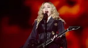 Мадона тръгва на турне с най-големите си хитове 