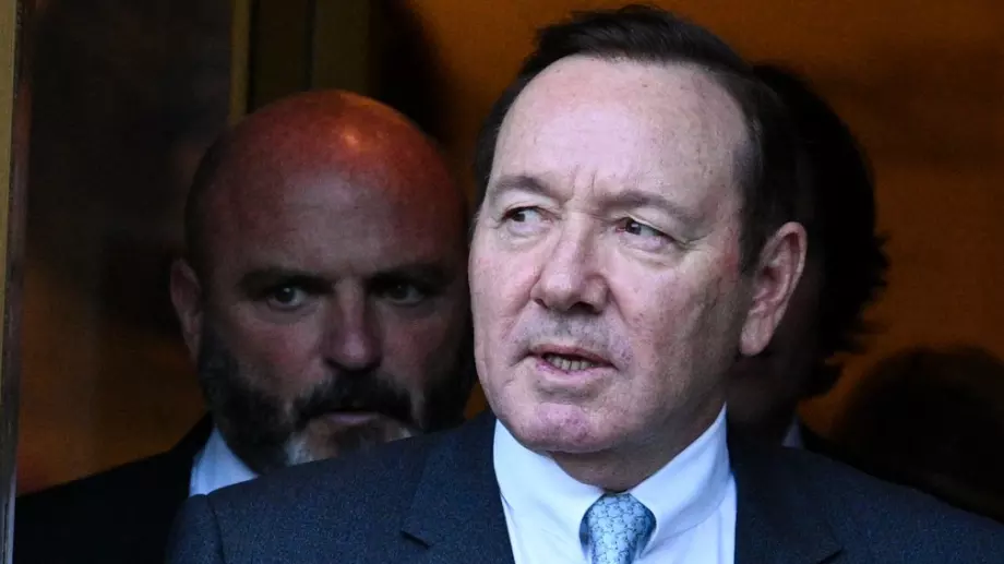 Кевин Спейси е бил откаран по спешност в болница