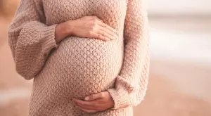 Родна певица ще става майка на 50 (СНИМКИ)