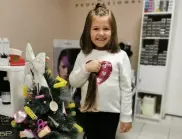 Малко момиченце дари косата си за втори път за перука на дете в нужда