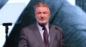 Решено: Обвиниха Алек Болдуин в непредумишлено убийство (ВИДЕО)