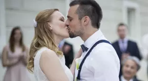 Виц за 13 април 2023: Влюбени евреи ще се женят